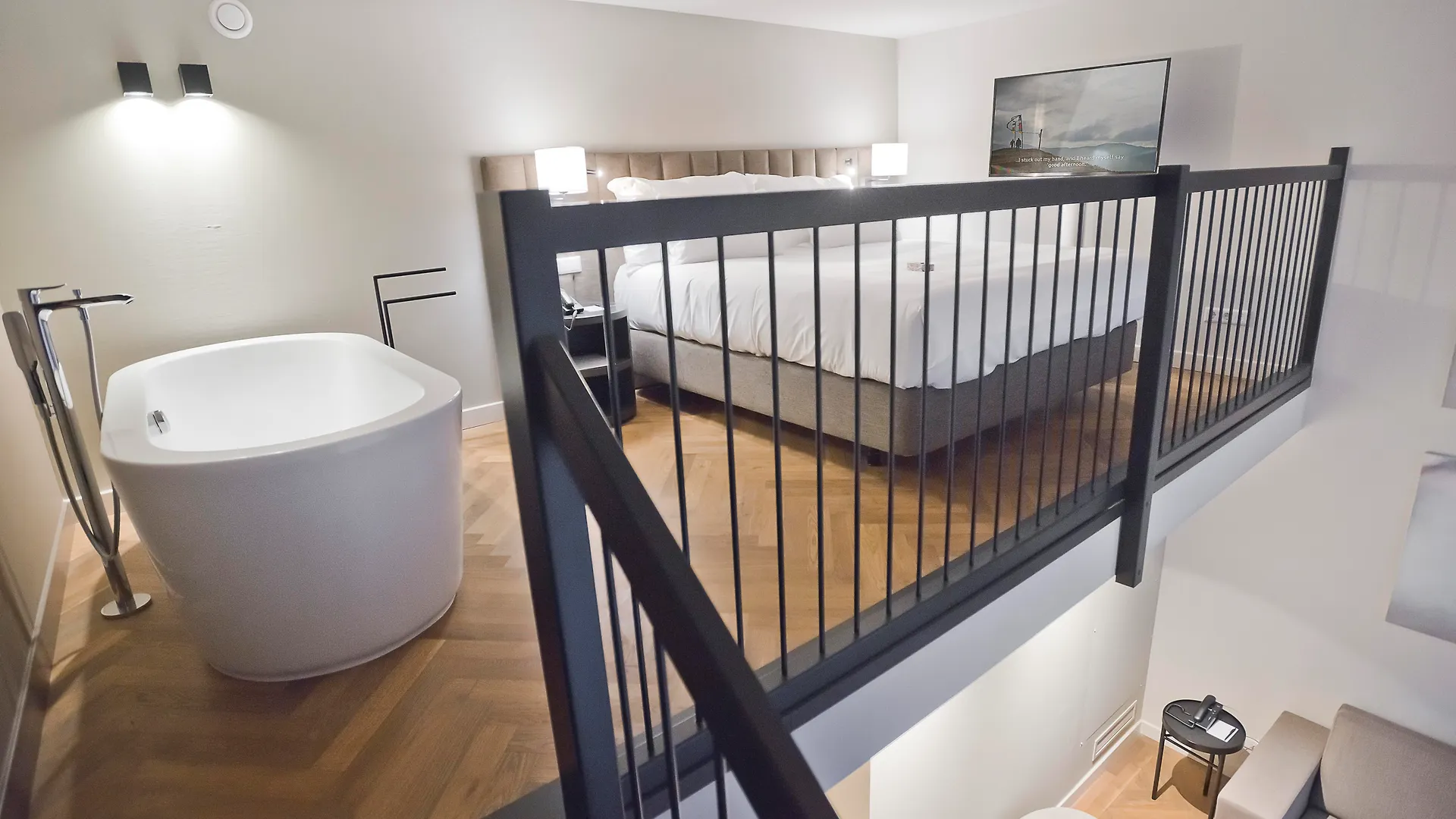 Pestana Amsterdam Riverside 5*,
