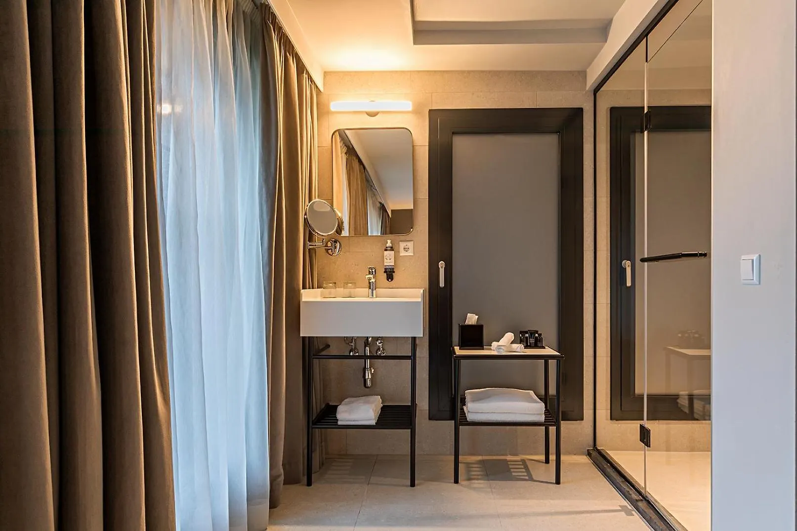 Pestana Amsterdam Riverside 5*,