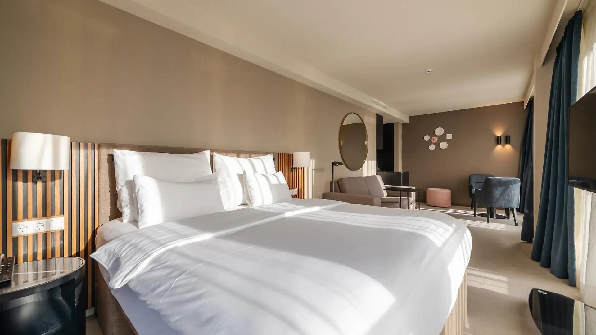 Pestana Amsterdam Riverside 5*,